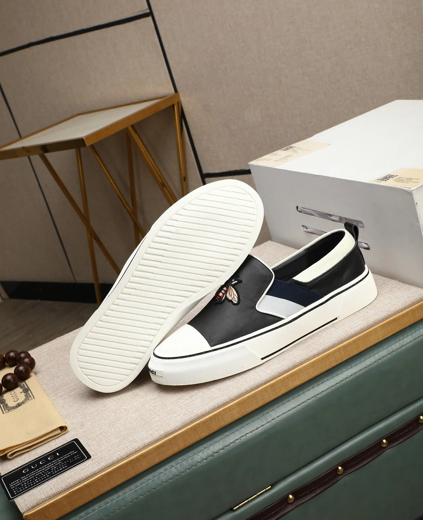 Men's shoes 💰460 GUCCI🔍🔍The latest models are on sale at the same time at the counter. Original calfskin imported from Italy, genuine leather lining, (high-end, extravagant, and classy) with exquisite workmanship. Soles: Original soles specially provided by the original factory. ⚠Exclusive double-layer movable molded soles are super comfortable⚠. Photos of the real thing🎬The real thing is even better🔍🔍"High quality·Follow the order" Code number 38-44